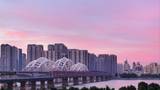 哈尔滨：绚丽朝霞染红天际