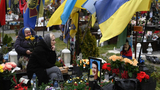 烏克蘭武裝部隊日 民眾在軍人墓前哀悼