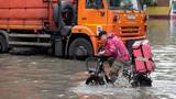 俄罗斯莫斯科遭暴雨侵袭 城市出现内涝