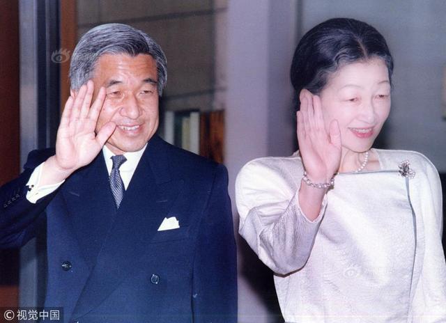 恩爱六十载 日本明仁天皇夫妇喜迎钻石婚