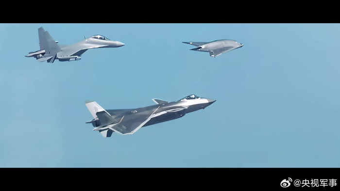 空军首次发布有人无人协同画面