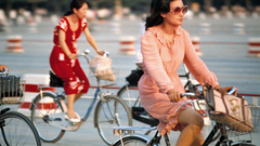 街上流行红裙子