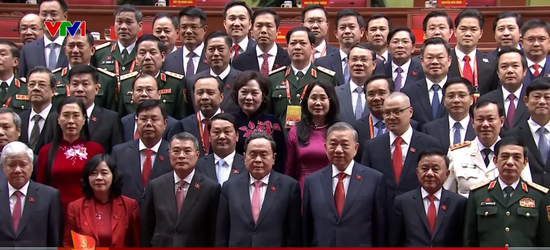 越共中央政治局，“新面孔”接近一半