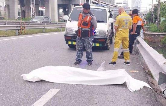 中国游客在泰国公路昏迷后死亡，本应与旅行团汇合！警方回应