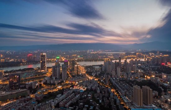 被追赶反超，北方“弱省会”南下取经