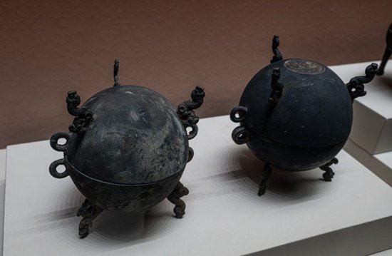 绵阳市博物馆展出战国青铜器刻“李世民”?馆方回应:系文物流转中被刻字