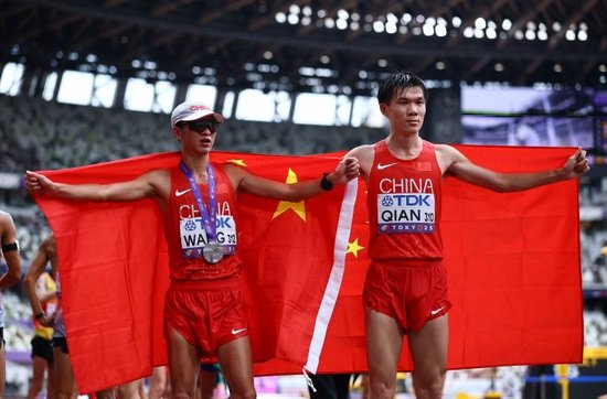 王朝朝:这奖牌对我来说就是自信 没有人能质疑我 自己拼尽了全力