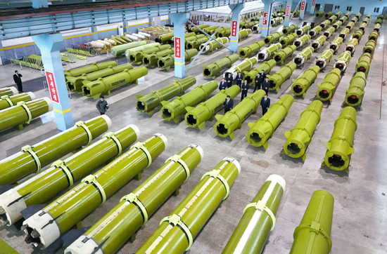 金正恩年底放大招：扩导弹产能助俄，亮核潜艇抗美？