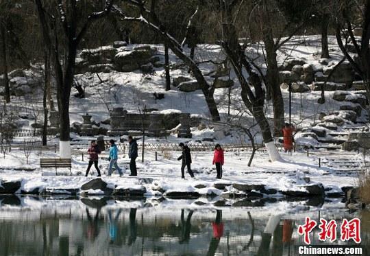 北京大学皇家园林燕园雪景