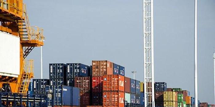 海关总署:中国前8个月贸易顺差1.77万亿 扩大46%