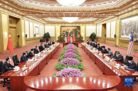 3月31日下午,国家主席习近平在北京人民大会堂会见来华进行正式访问的马来西亚总理安瓦尔。新华社记者 丁海涛 摄