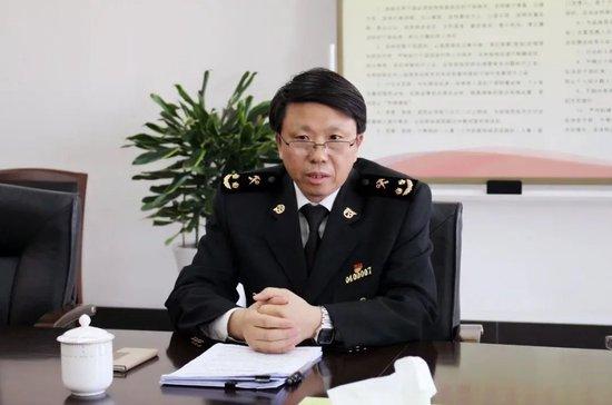 高级兽医师冯学平,被查