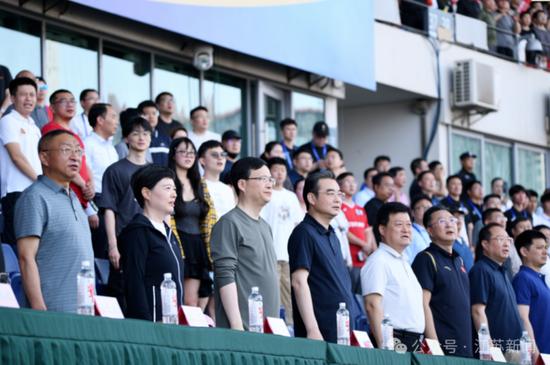 南京市长、淮安市委书记现场观看“苏超”,镇江市长“探班”球员
