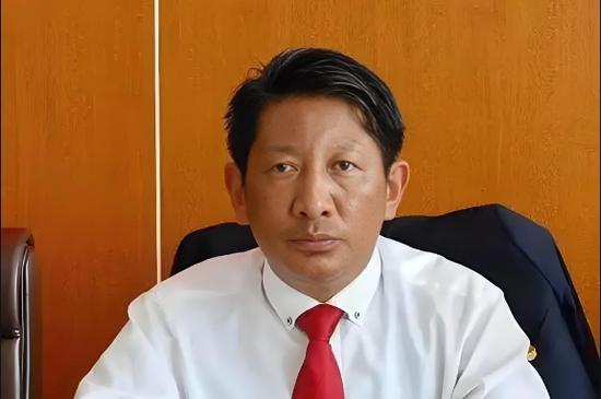 西然江措,不正确执行党和国家宗教政策,沉迷低级趣味