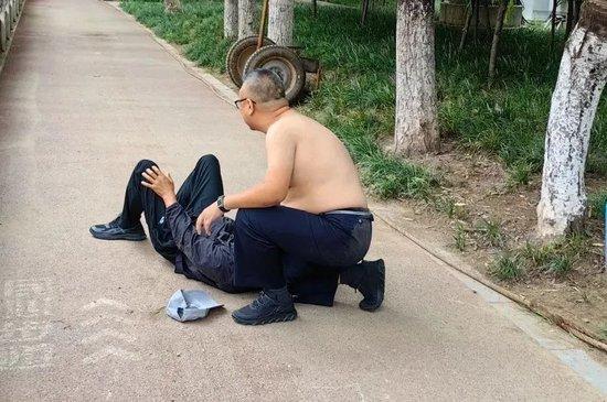 公安局副局长“赤膊上阵”，扑倒诈骗分子