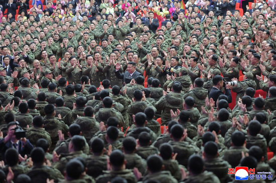 赴俄库尔斯克朝鲜工兵回国,金正恩:出色完成任务,创造惊人奇迹