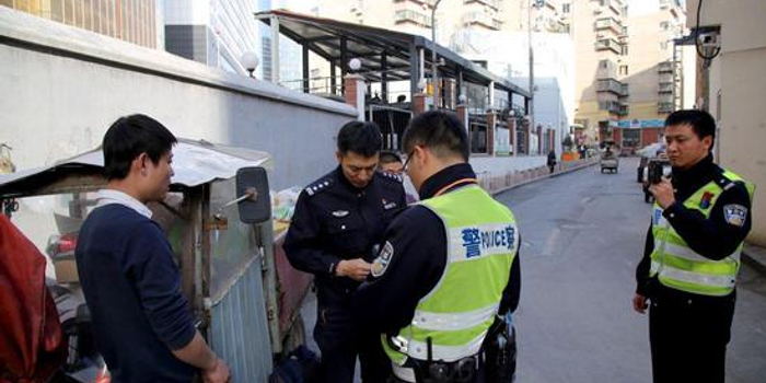 男子无证醉驾共享汽车肇事:用妻子驾照注册(图