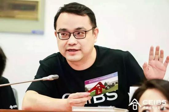邓科:曾任《南方周末》编委,在传统媒体工作了16年后,于2013年离职,创办分析政经趋势的“智谷趋势”公众号。