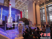 “伟大的变革——庆祝改革开放40周年大型展览”吸引参观者