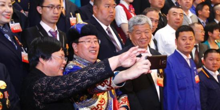 三部门:将在内地工作的港澳台职工纳劳模评选