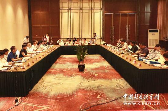 《全民国词(第一辑)》新书发布会暨诗词文献学高端研讨会会议现场 本网记者 查建国/摄