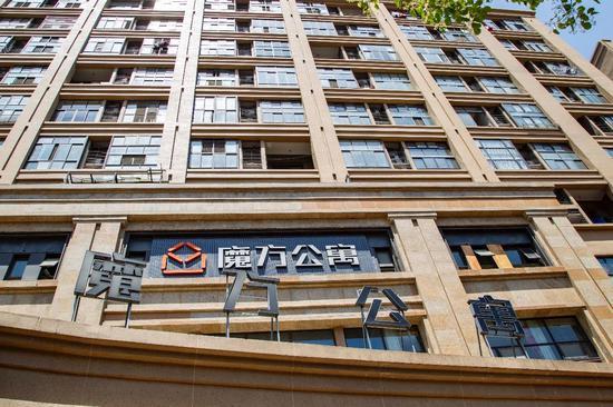 长租公寓,本质上还是二房东。