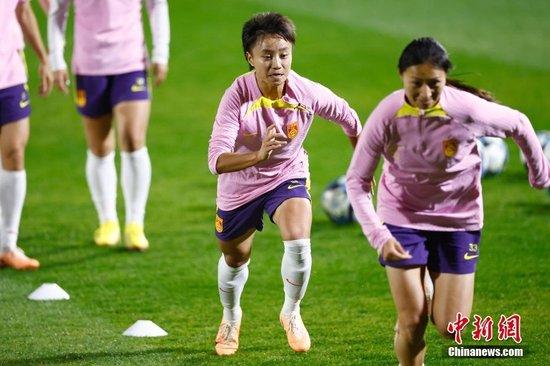 资料图:中国女足在备战中。中新社记者 富田 摄