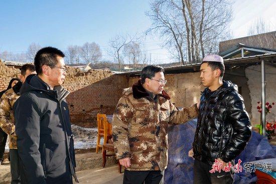 甘肃省委书记：当前的首要任务是解决好群众温暖过冬问题