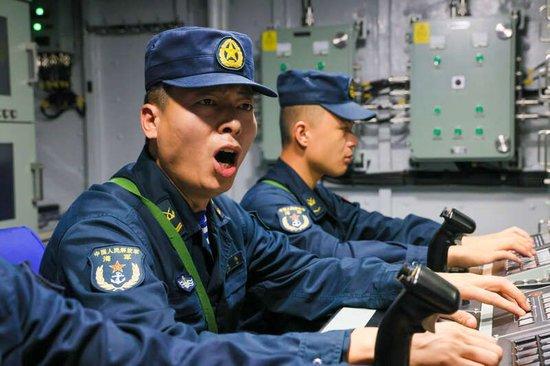 开火!海军某护卫舰支队开展实弹射击演练