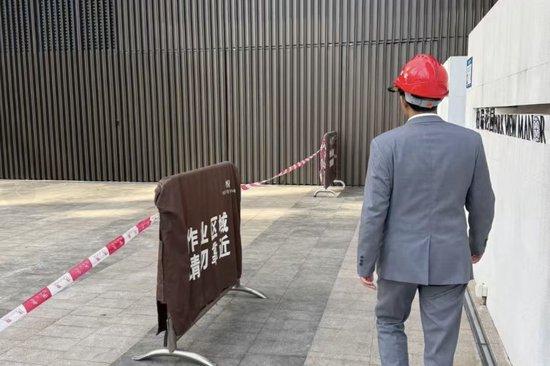 12月12日深圳湾悦府二期门口已被围挡 受访者供图