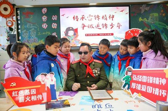 人民领袖|从小培养爱国心