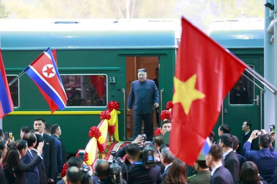 时速仅60公里!揭秘金正恩访华慢行20小时的“专列外交”