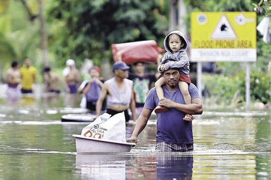 “海鸥”和“凤凰”接踵而至,近百万民众紧急疏散,一周两次超强台风袭击菲律宾