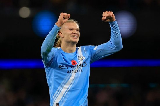 哈兰德连续4场欧冠客场破门,为曼城队史第三人