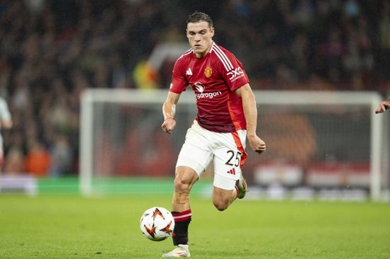 乌加特9次首发0胜1平8负，球迷调侃：乌加特诅咒又应验了