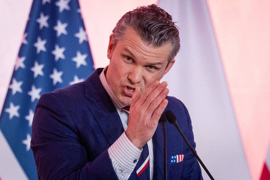 美国防战略报告“零次”提台湾，但却放了7张特朗普和赫格塞思的照片……