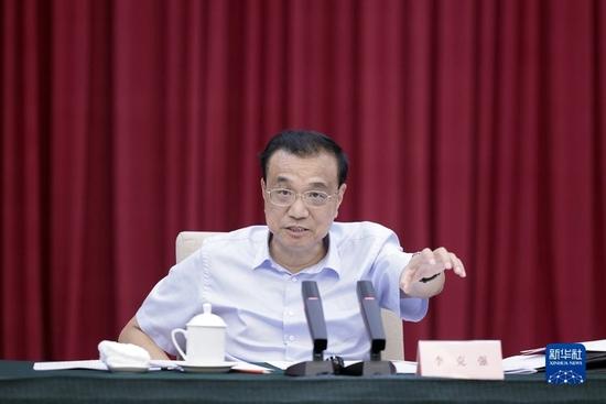 8月16日,中共中央政治局常委、国务院总理李克强在深圳主持召开经济大省政府主要负责人座谈会,分析经济形势,对做好下一步经济工作提出要求。新华社记者 刘彬 摄