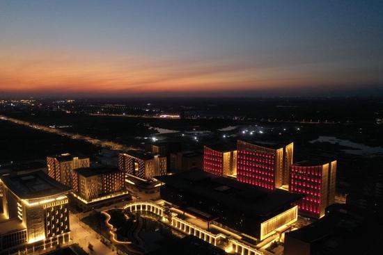 这是雄安新区商务服务中心夜景(2022年9月7日摄,无人机照片)。新华社记者 朱旭东 摄
