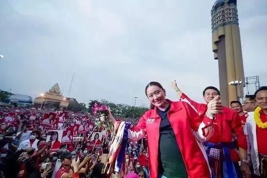 佩通坦在競選活動中。