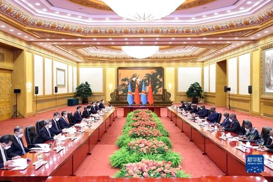 5月26日下午,国家主席习近平在北京人民大会堂同来华进行国事访问的刚果(金)总统齐塞克迪举行会谈。新华社记者 刘彬 摄