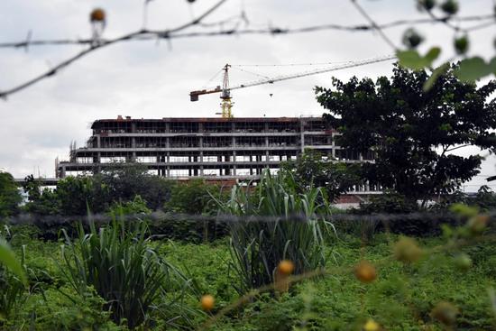 (Dongfeng园区中正在新建的建筑)