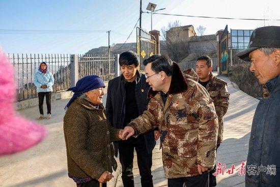 甘肃省委书记：当前的首要任务是解决好群众温暖过冬问题