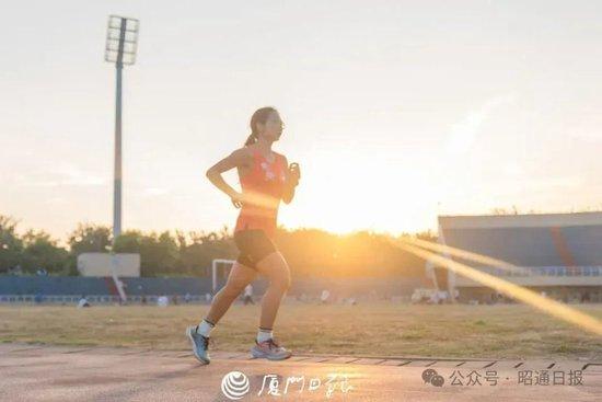 业余选手更快！马拉松大众组女子冠军，成绩超过中国队2位奥运选手