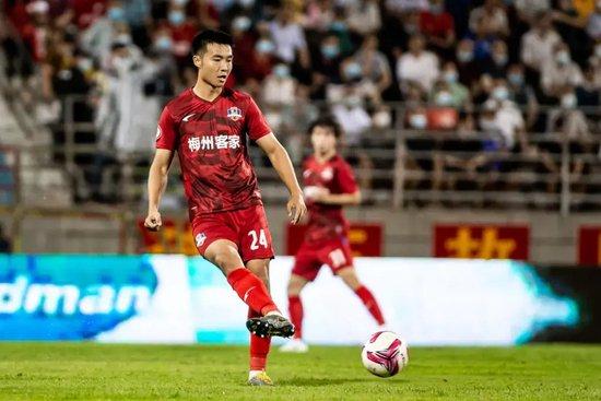 lewandowski是足球员吗,lec是哪个足球队