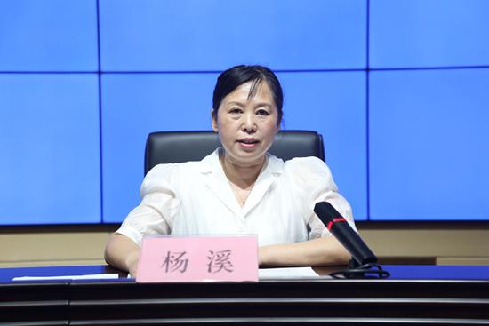 杨溪,多次收受女包、金饰、化妆品