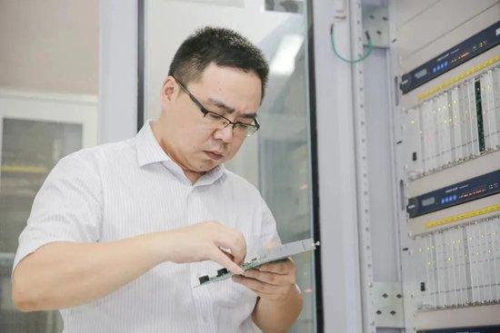 欧洲遭遇大停电,中国一位电工意外“红”了