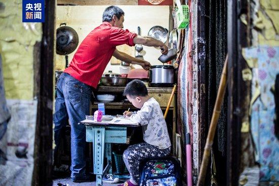追更15年前的一张珍贵合照!重庆“棒棒”父子故事暖心后续→