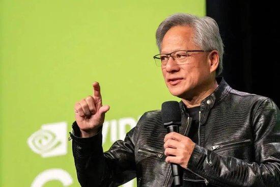 从扫厕所到打造全球最贵公司,别只盯着他的皮衣和唐装