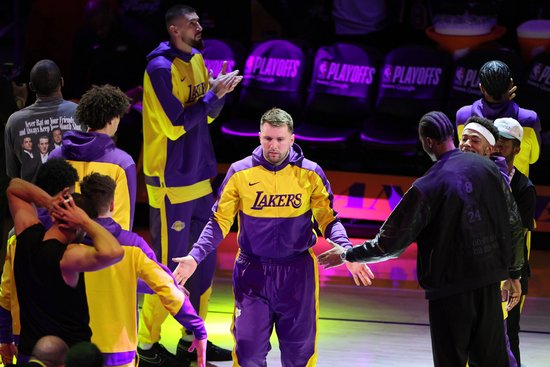 东契奇与湖人的续约抉择:详解1+1、2+1、3+1三种合同的利弊