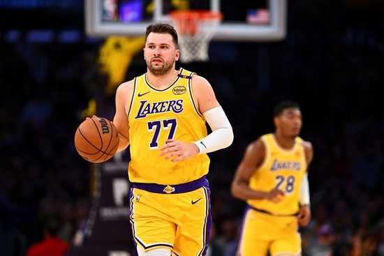 东契奇与湖人的续约抉择:详解1+1、2+1、3+1三种合同的利弊